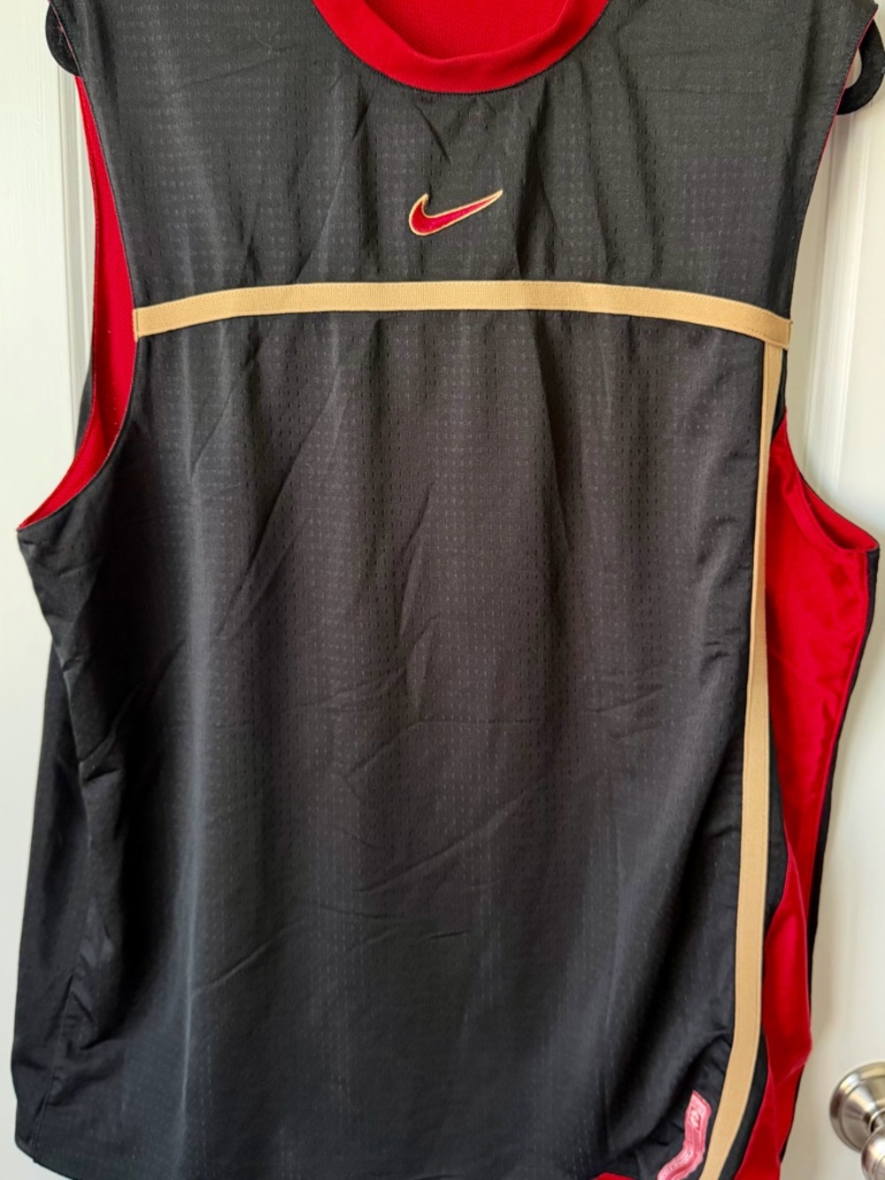 Nike Black, Red & Gold Reversible Basketball Practice Jersey Men’s L-XL